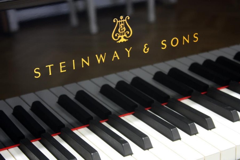 El Piano con dos teclados y cuatro pedales de Steinway & Sons