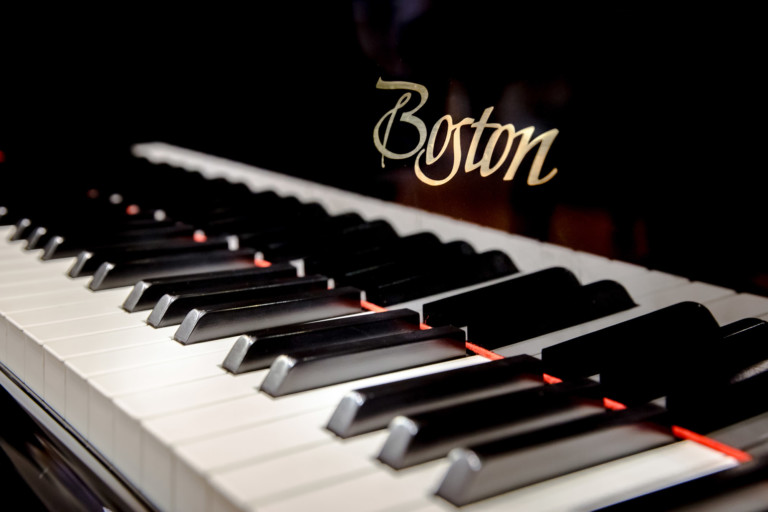 Vuelta al cole: ¿por qué no un piano Boston designed by Steinway & Sons?