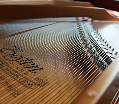 Las excelentes características de los Pianos Boston y Essex, desarrollados por Steinway & Sons