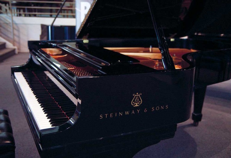 Living Legends Tour, una exhibición organizada por Steinway & Sons en tiendas de pianos