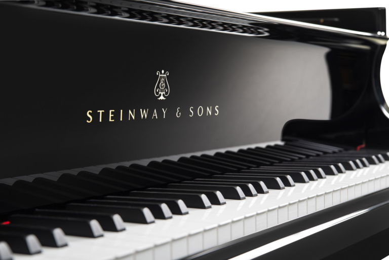 piano-cola-steinway-sons-o180-spirio-artesanal-negro-teclas