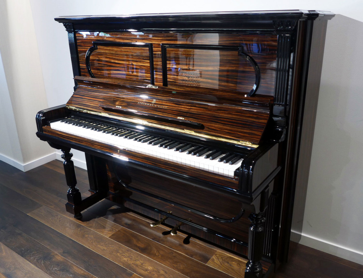 Vigilante Franco Joven Piano Vertical Steinway & Sons de Segunda Mano| Hinves Pianos