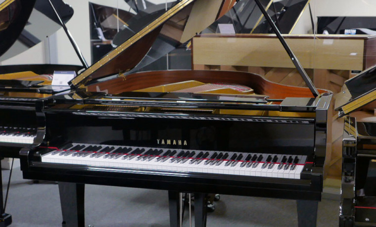 piano de cola Yamaha G2 #4310052 plano general tapa abierta teclado abierto