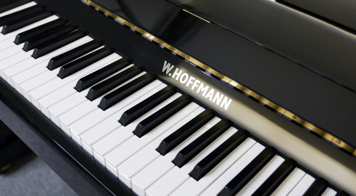 piano vertical W. Hoffmann V120 Silent #163083 marca teclas teclado