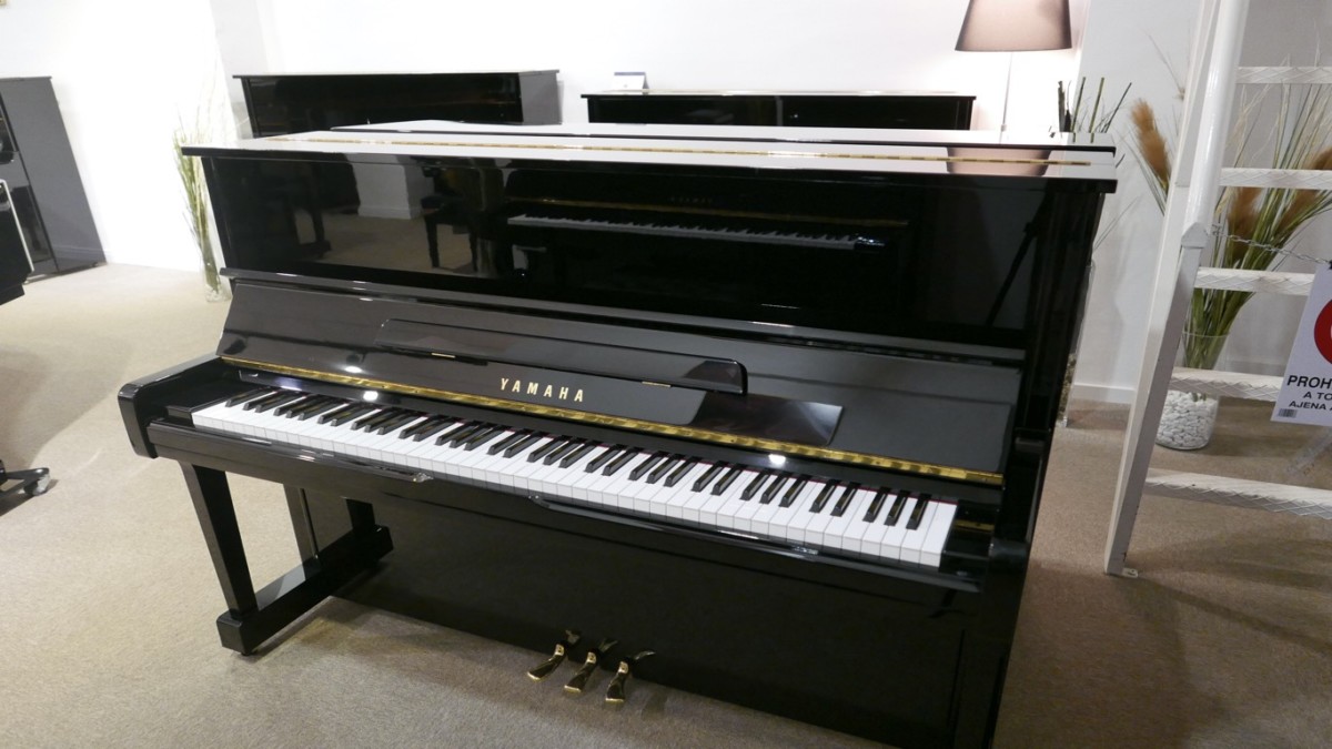 Piano-vertical-Yamaha-U100-5365066-detalle-vista-general-sin-banqueta-segunda-mano