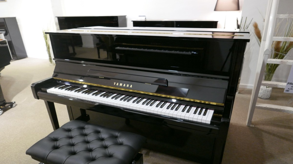 Piano-vertical-Yamaha-U100-5365066-detalle-vista-general-banqueta-segunda-mano