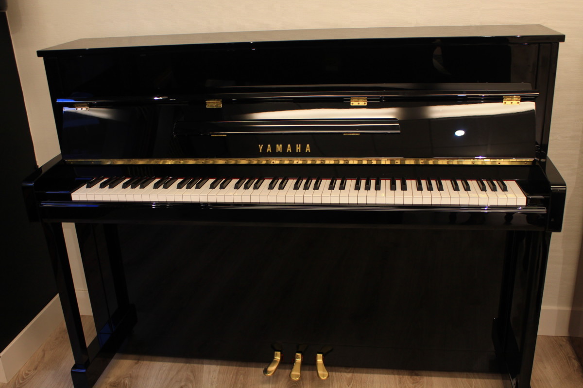 piano vertical Yamaha B2e #J35379661 vista general piano abierto