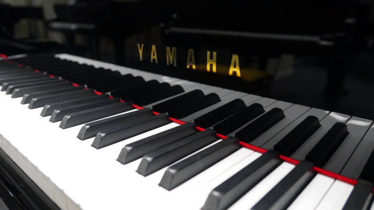 piano de cola Yamaha C5 #5449040 teclado teclas marca