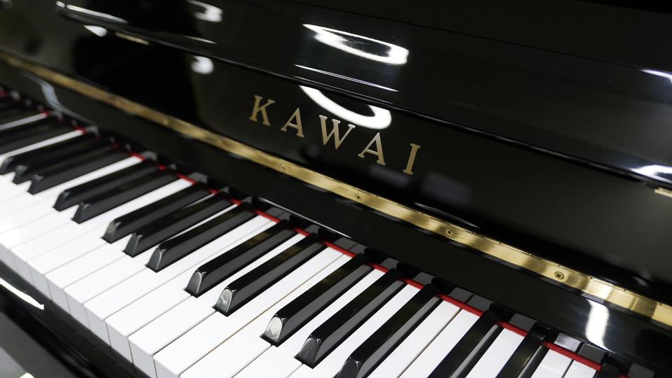 piano-vertical-Kawai-K30-2407210-telcado-teclas-marca