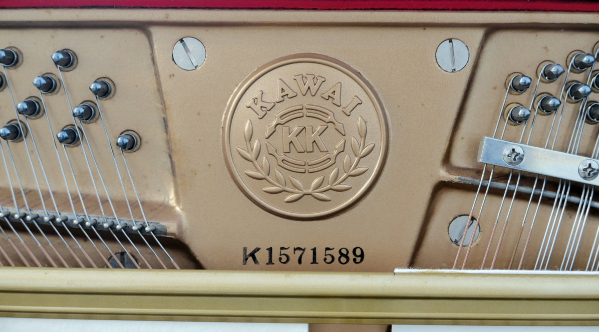 piano vertical Kawai NS15 #1571589 numero de serie arpa interior mecanica