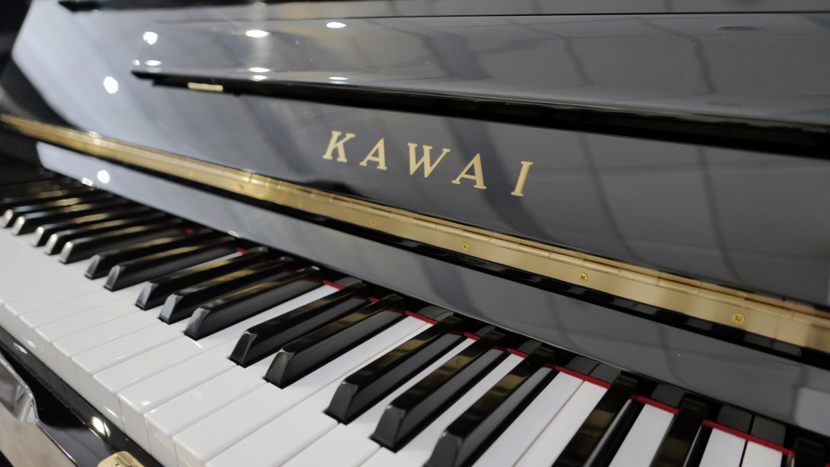 piano vertical Kawai NS15 #1571589 teclado teclas marca