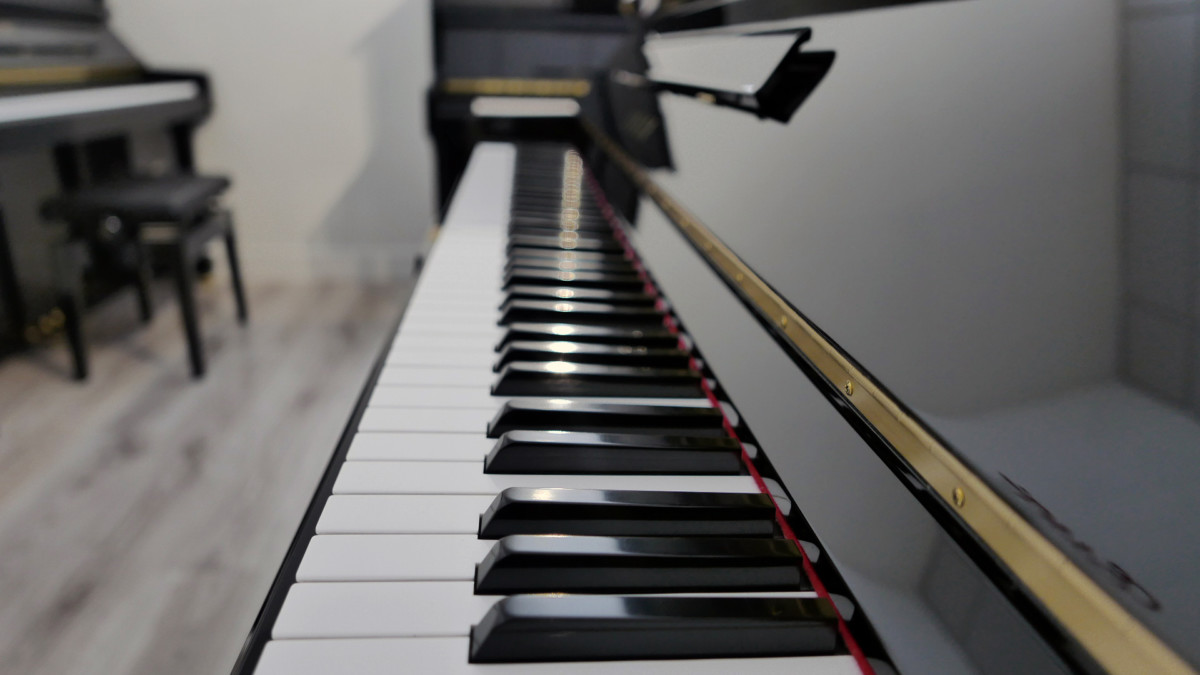 piano vertical Yamaha U3 #4262998 vista lateral teclado teclas
