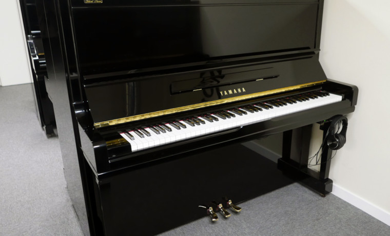 piano vertical Yamaha U300SX #5509872 vista general