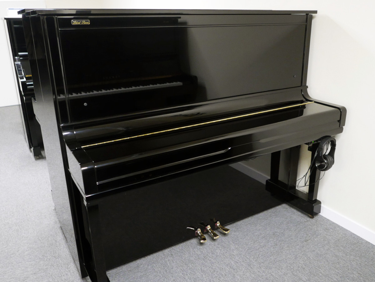 piano vertical Yamaha U300SX #5509872 vista general tapa cerrada