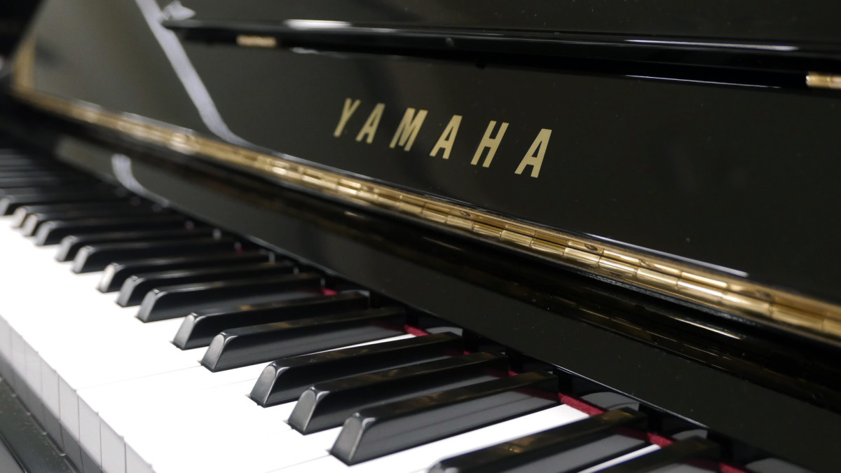 piano vertical Yamaha YU1SXG Silent #5568629 teclado teclas marca