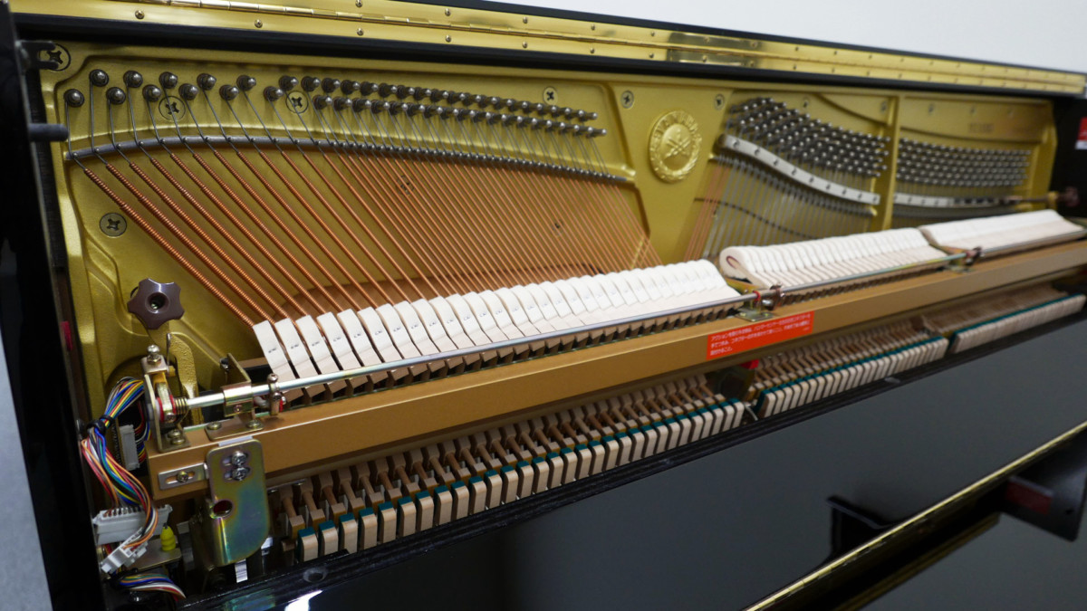 piano vertical Yamaha YU1SXG Silent #5568629 vista general lateral mecanica interior