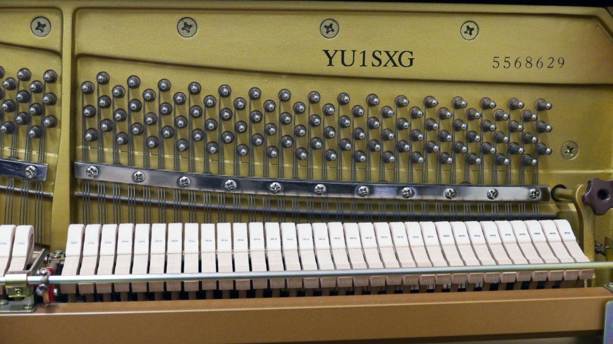 piano vertical Yamaha YU1SXG Silent #5568629 vista general numero de serie modelo