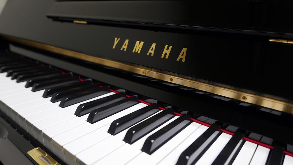 piano-vertical-yamaha-u1-2321795-teclado-teclas-marca-firma