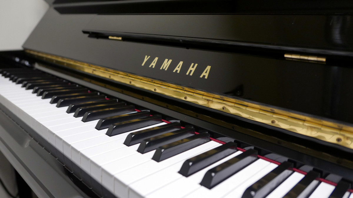 piano vertical Yamaha U300 Silent #5489114 teclado teclas
