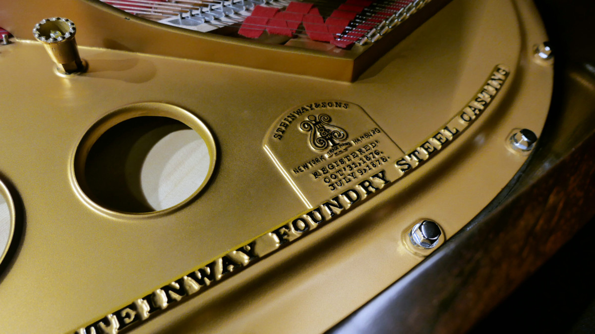 piano de cola Steinway & Sons O180 #109477 arpa sello firma