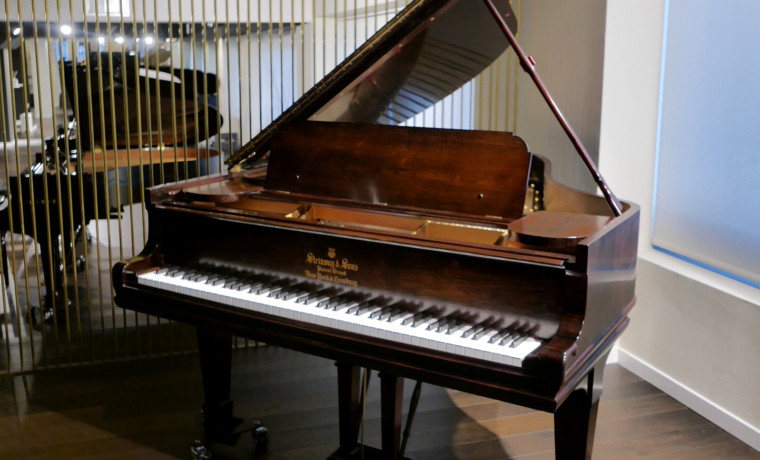 piano de cola Steinway & Sons O180 #109477 plano general tapa abierta