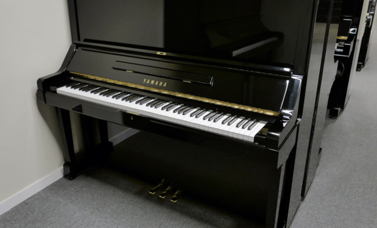 piano vertical Yamaha UX #2510291 plano general tapa abierta