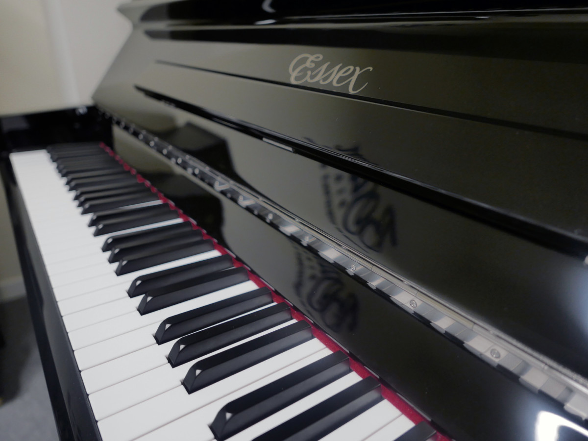 piano vertical Essex EUP123 Chrome #175842 teclado teclas marca firma