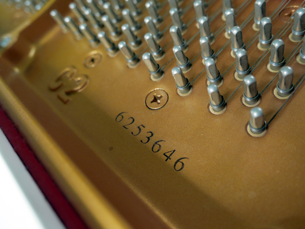 piano de cola Yamaha C2 blanco #6253646 modelo numero de serie
