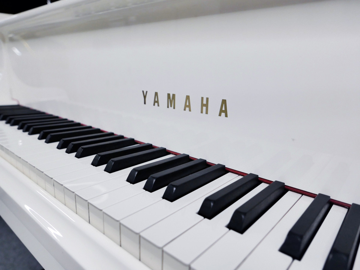 piano de cola Yamaha C2 blanco #6253646 teclado teclas marca