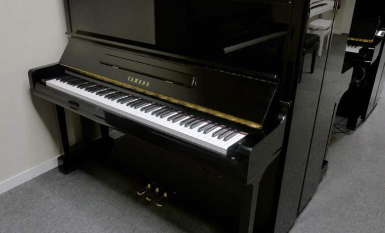 piano vertical Yamaha U300 silent #5353240 vista general tapa abierta