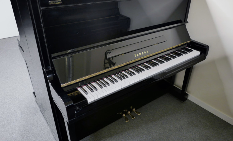piano vertical Yamaha U300SX #5454760 vista general tapa abierta