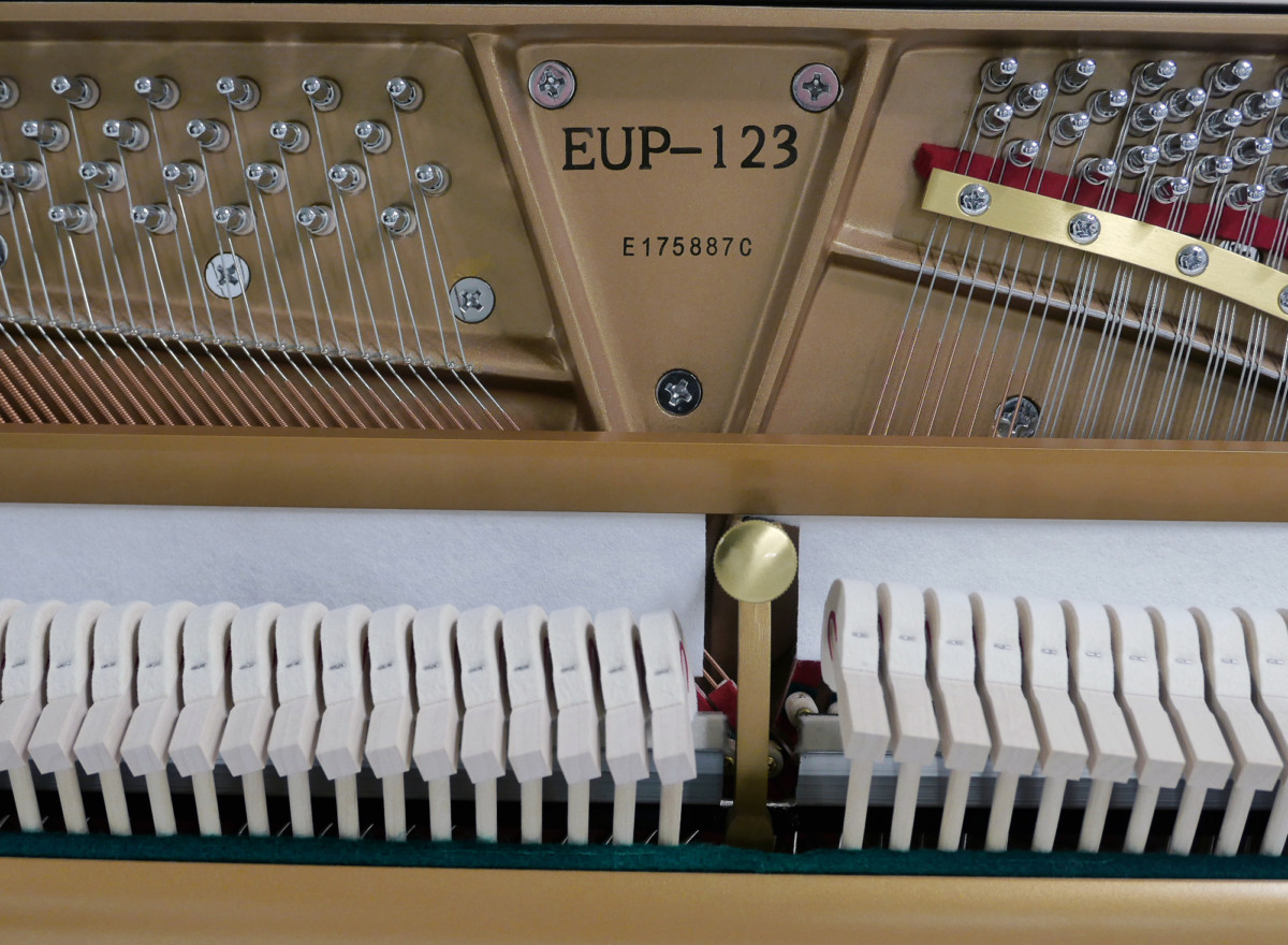 piano vertical Essex EUP123 silent blanco #175887 outlet numero de serie modelo