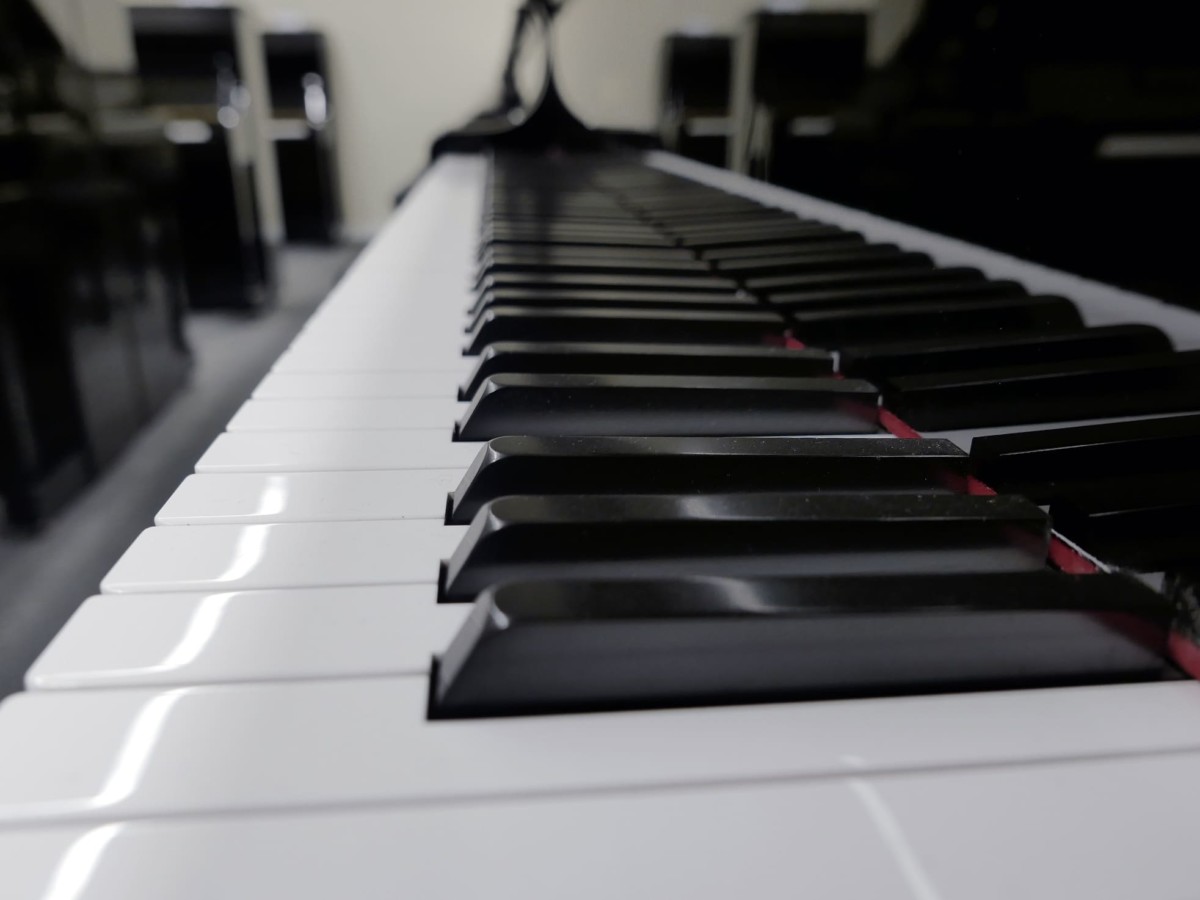 piano de cola Yamaha G3 #2392646 vista lateral teclado teclas