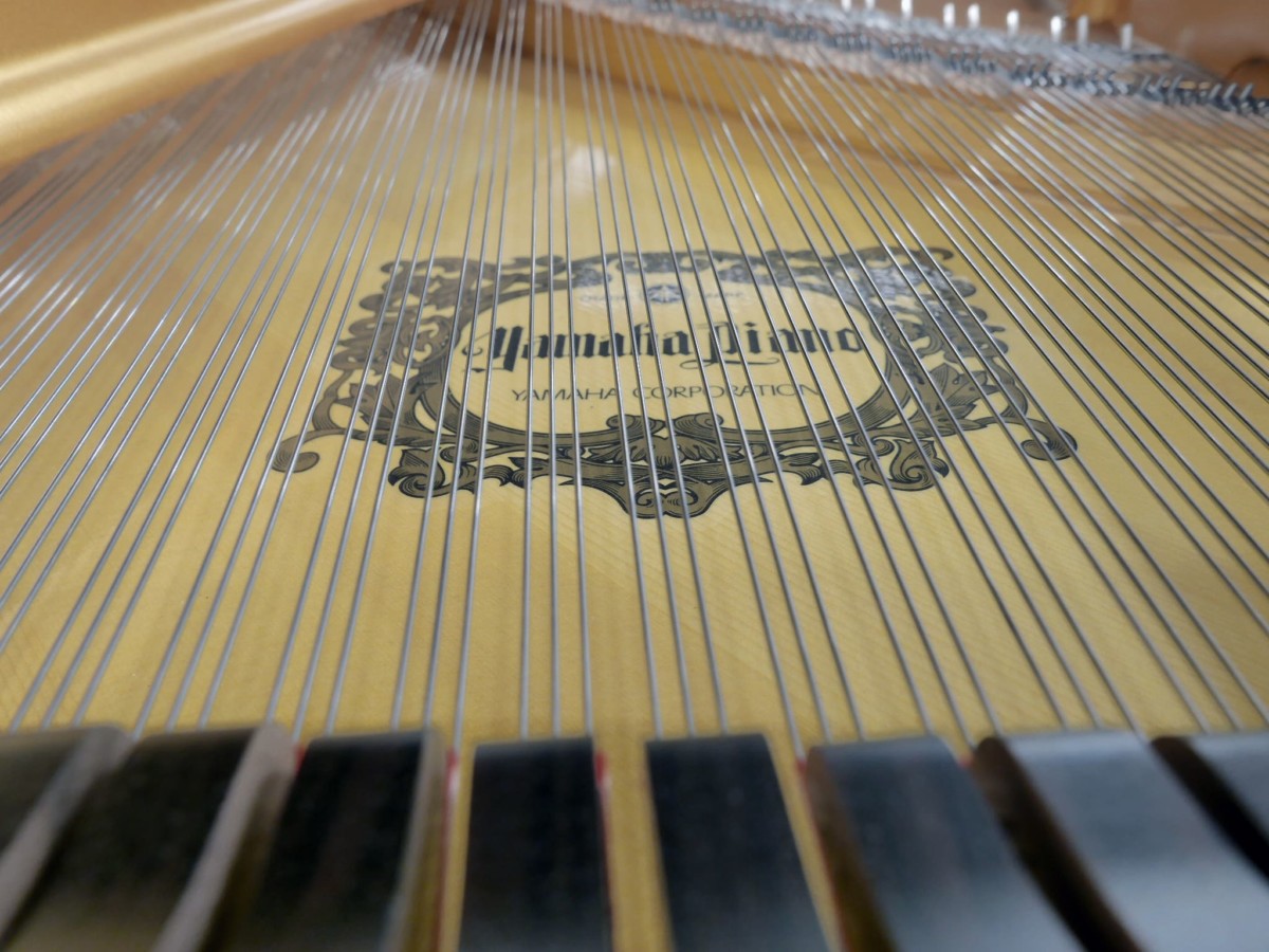 piano de cola Yamaha S4 #6230794 cuerdas marca tabla armonica