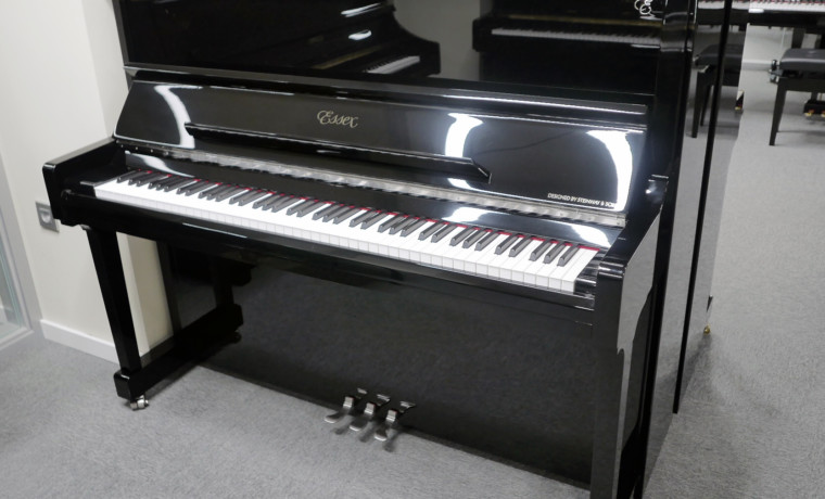 piano vertical Essex EUP123 Chrome #175867 vista general tapa abierta