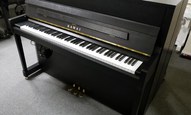 piano vertical Kawai E200 ATX #outlet1 vista general tapa abierta