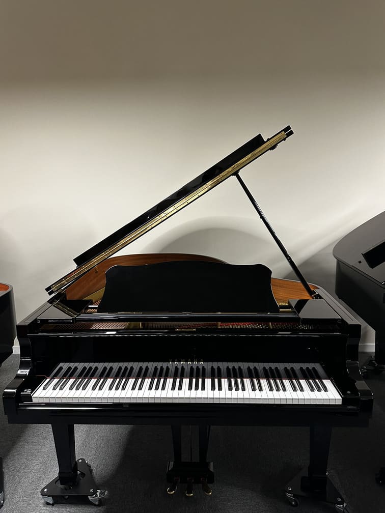 piano-cola yamaha-g2-5271392-teclado-frontal