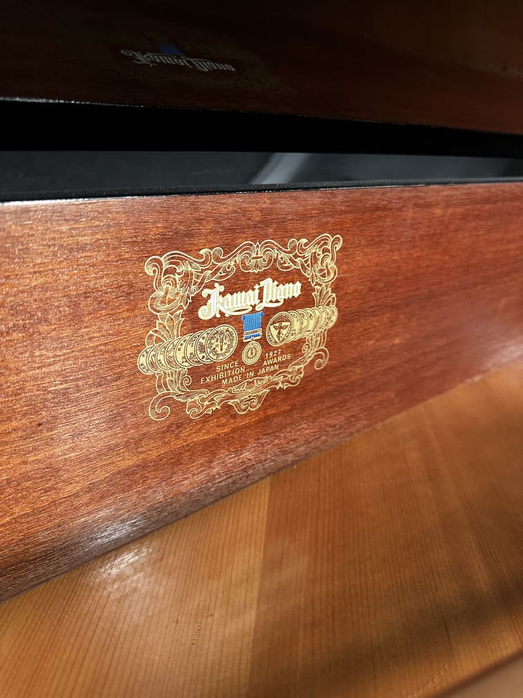 Piano de cola Kawai GS-40_1766068 detalle mueble