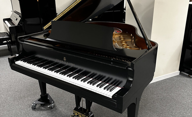 piano cola steinway & sons S155 324502 tapa abierta