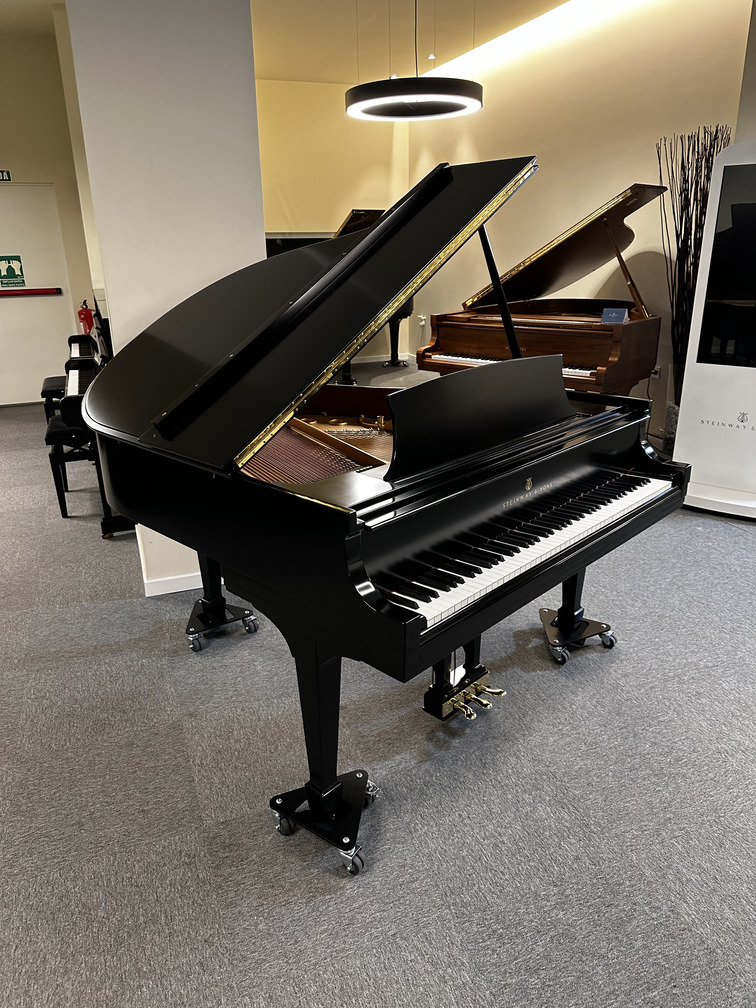 piano cola steinway & sons S155 324502 tapa abierta lateral