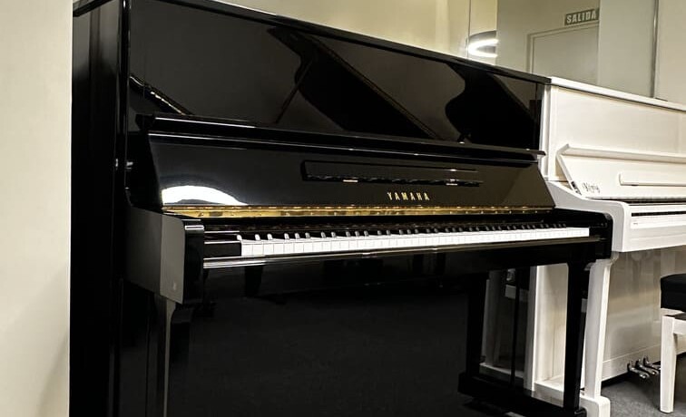 Piano vertical Yamaha-U10BL 4476554