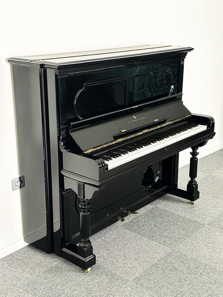 Steinway & Sons R-138 Nº101377