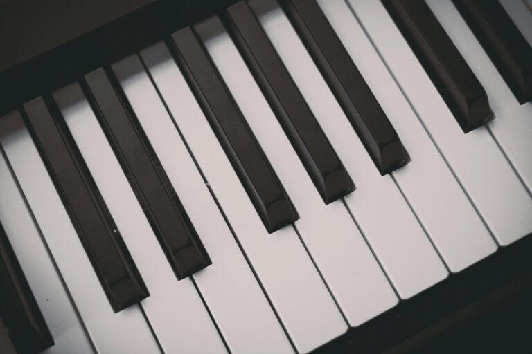 Cuatro instrumentos que se parecen al piano (pero que no lo son)