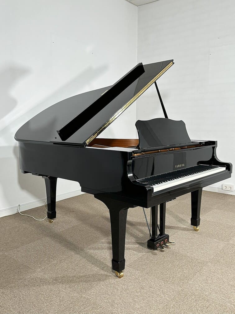 Yamaha C3 #5526686 diagonal abierto