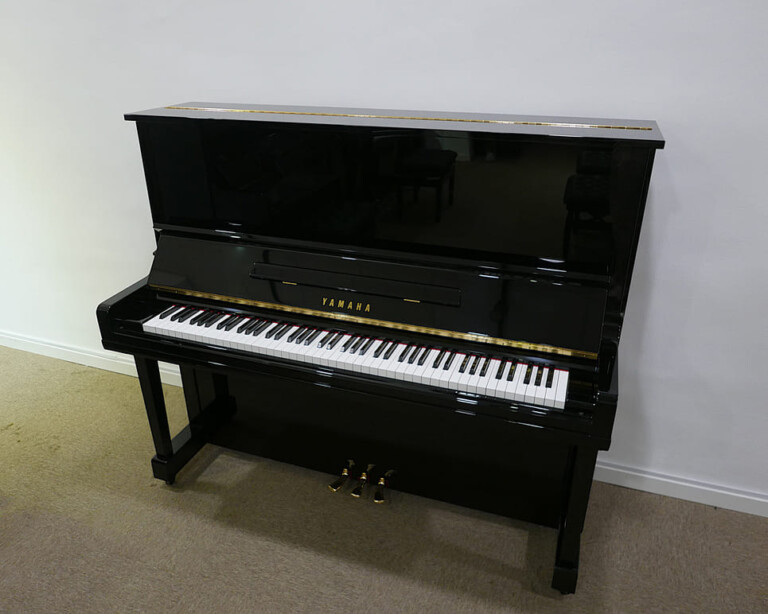 Yamaha U30 #4786447 frontal abierto