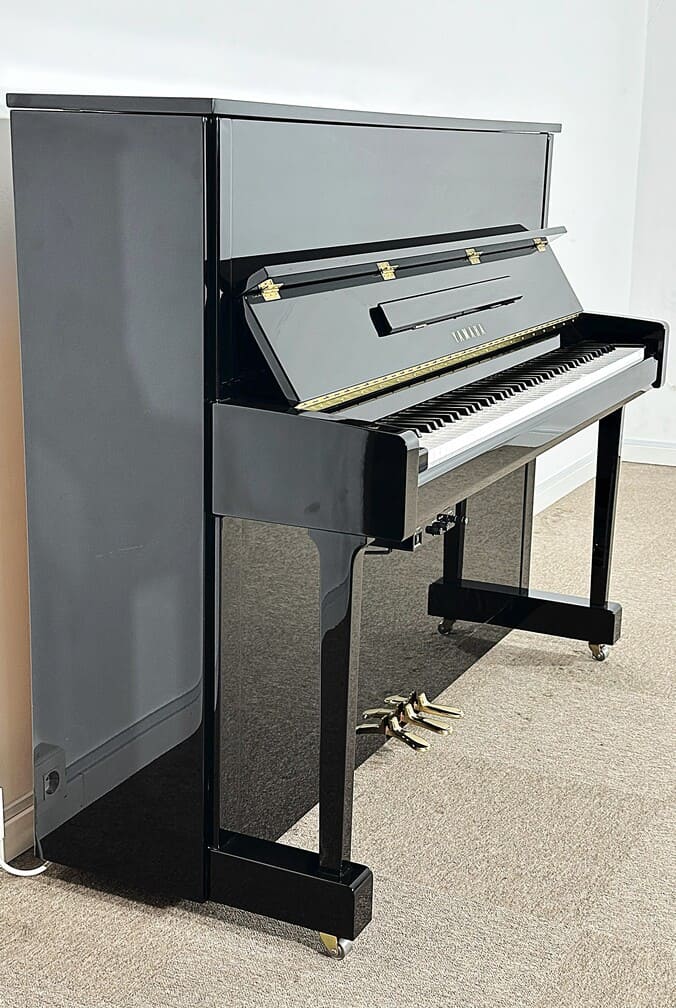 Yamaha B3 silent #J29241287 diagonal abierto
