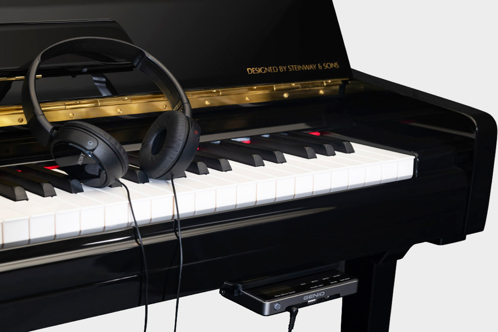 Toca sin límites de horarios ni espacio gracias al sistema Silent para pianos de Hinves