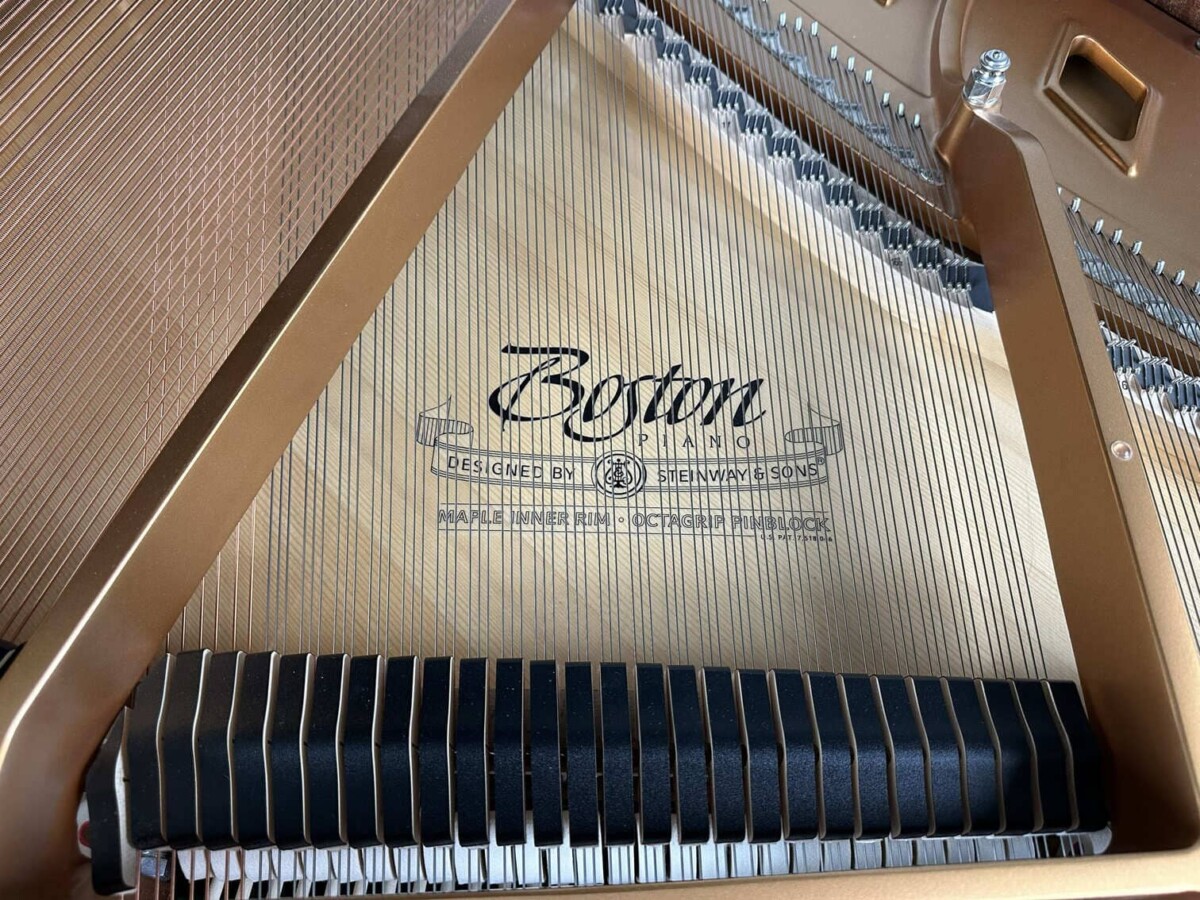 BOSTON GP-163 PEII 207056 escudo en tabla armonica