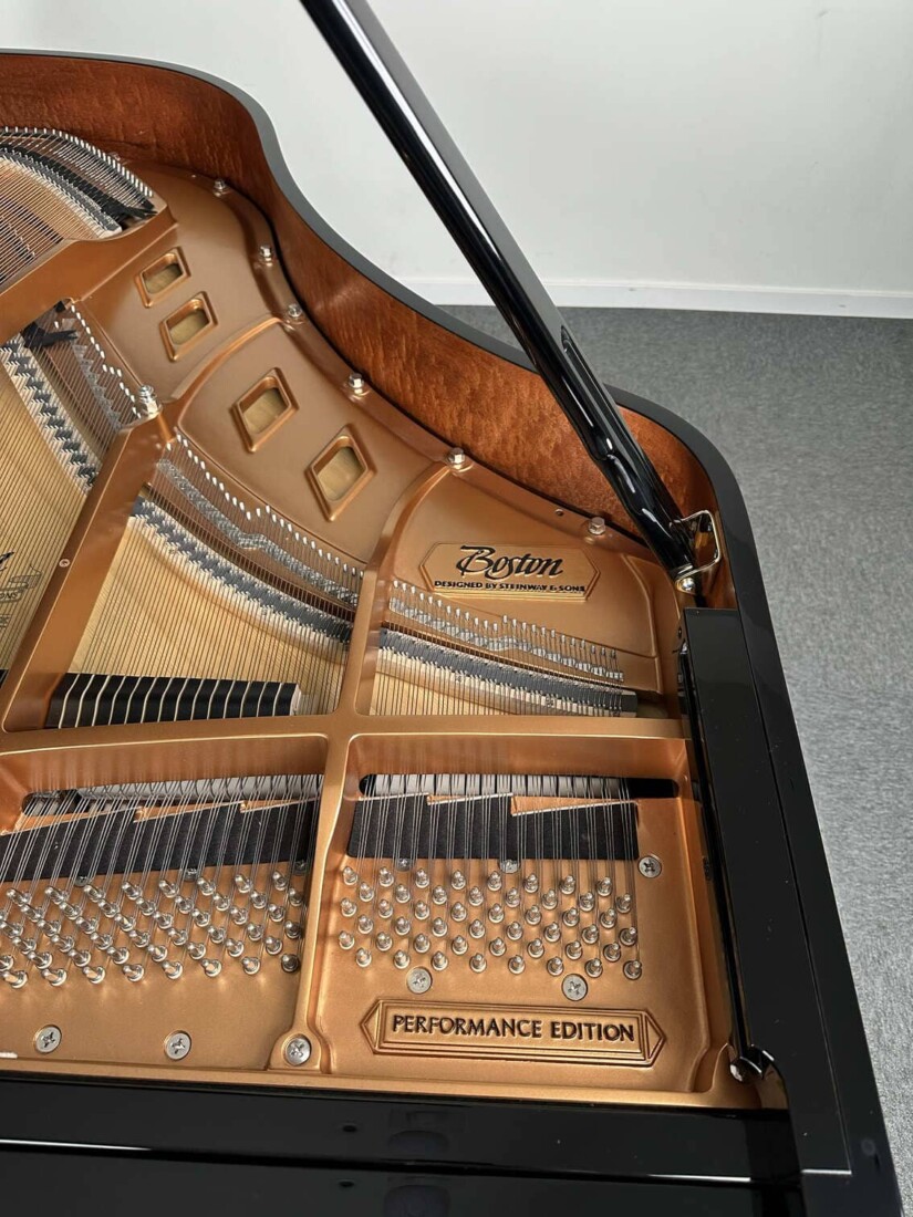 BOSTON GP-163 PEII 207056 interior 3