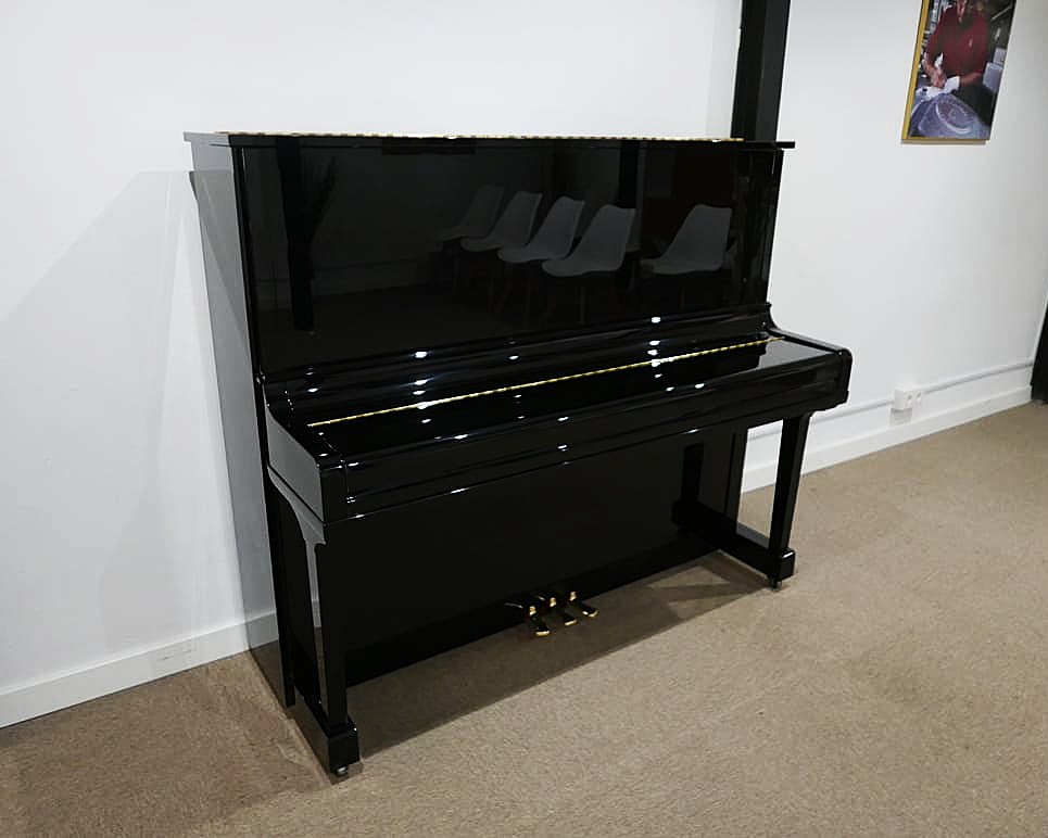 Yamaha U30 #4714610 vista lateral cerrado segunda mano